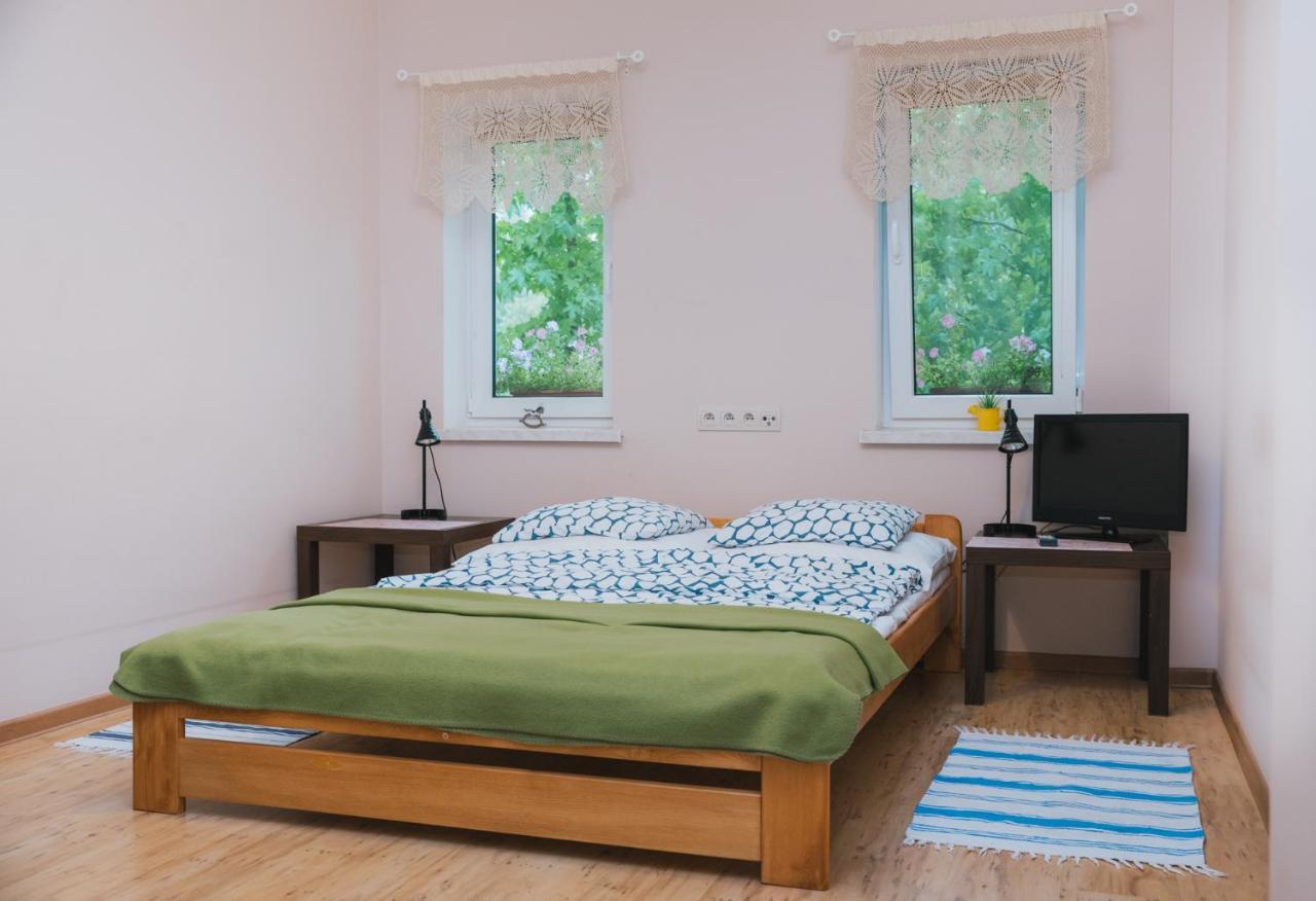 Agroturystyka Pod Modrzewiami Nowy Tomyśl Esterno foto