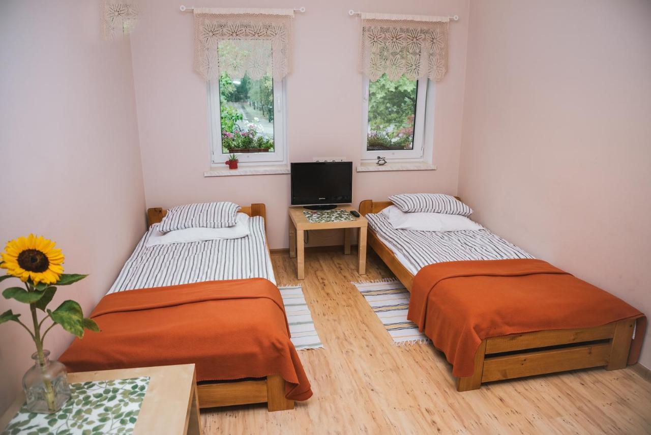 Agroturystyka Pod Modrzewiami Nowy Tomyśl Esterno foto
